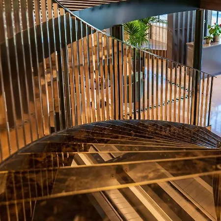 Leonardo Da Vinci Hotel 4*