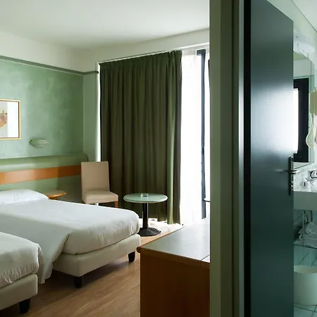 Leonardo Da Vinci Hotel 4*