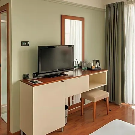 Leonardo Da Vinci Hotel Erba